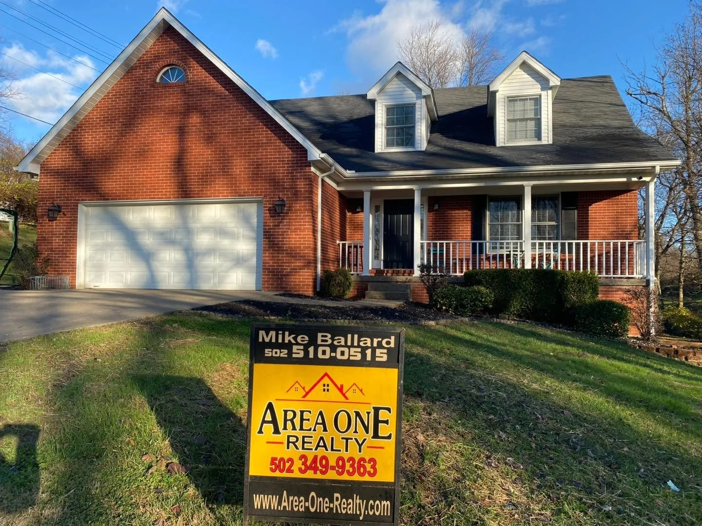‼️🚨‼️NEW LISTING ALERT ‼️ 🚨‼️
Area One Realty has a GREAT NEW LISTING 🏡 at 111 N Salem Drive in historic Bardstown, Ky offered by Mike &amp; Kathy Ballard!

Spacious &amp; comfortable 3 Bedroom, 3.5 Bath brick Cape Cod with finished walkout baseme