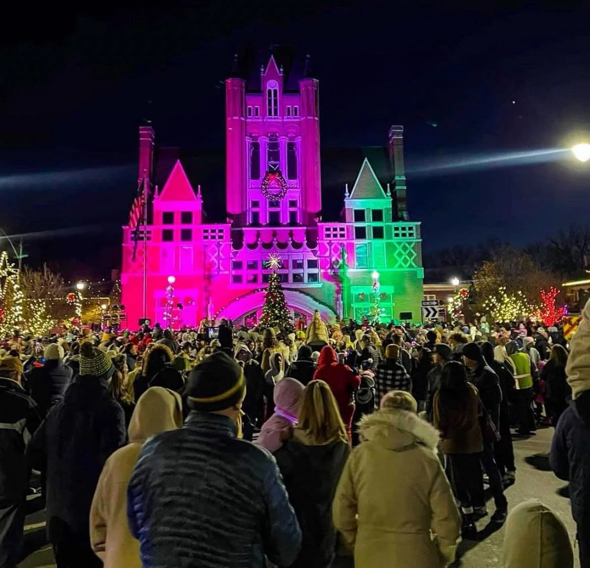 📅 ‼️ MARK YOUR CALENDAR ‼️ 📅 

🌲 🎅 Light Up Bardstown is this Friday, Nov. 28!
6 PM - Christmas Corner at 90 Court
Square: hot cocoa, Kona Ice, face painting &amp; a festive meet-and-greet.
6-8 PM - Light Up Bardstown: tree lighting (it's bigger 