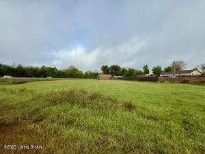 🎅🤶🎅HO! HO! HO! Come take a look 👀 at Area One Realty&rsquo;s GREAT LAND Listing at Tract A Samuel&rsquo;s Loop in Cox&rsquo;s Creek, Ky offered by Mike Ballard &amp; Bailey Mashburn🎅🤶🎅

🎅 .877 acre tract
🤶 great location off Hwy 245
🎅 Zoned