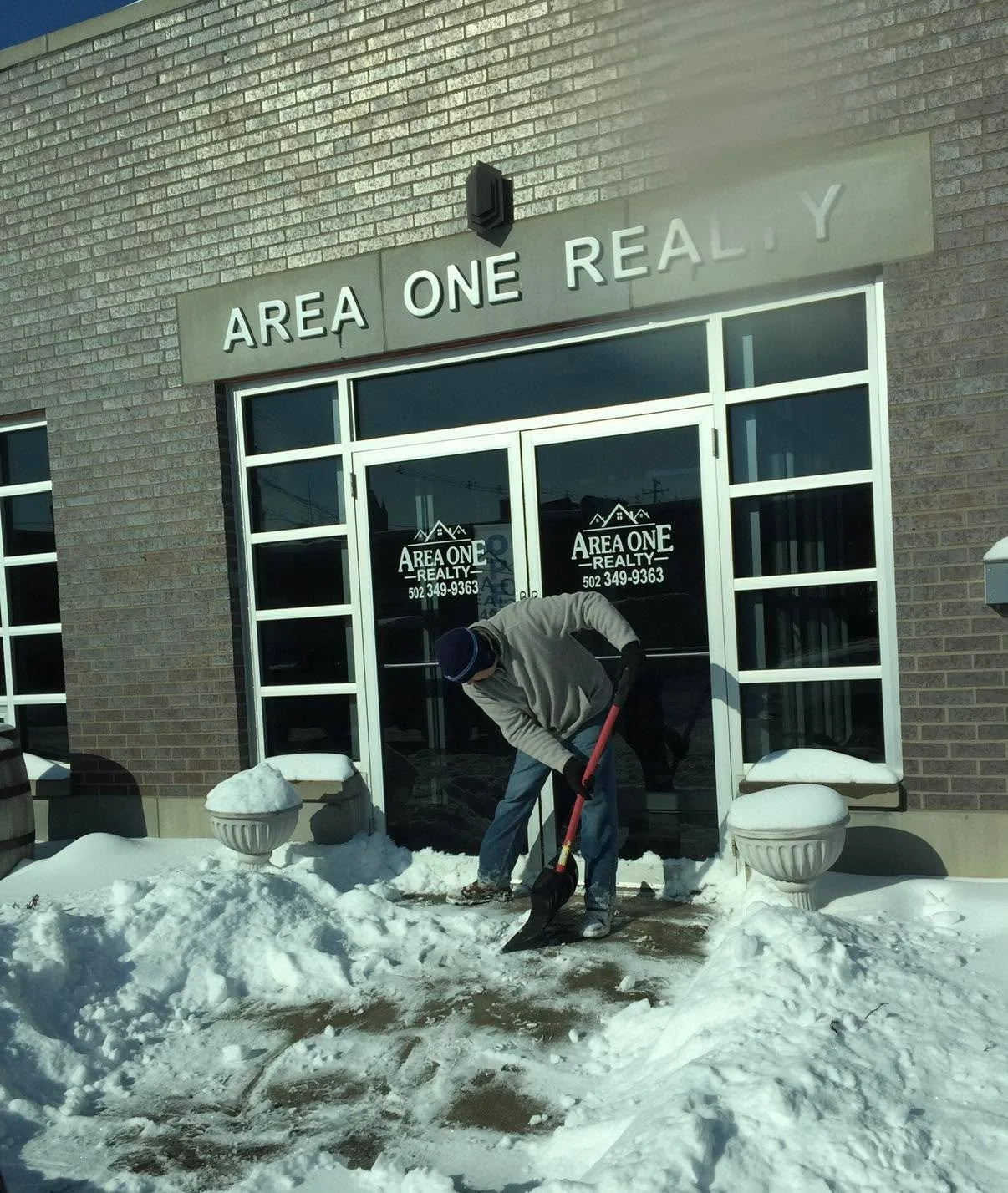 ❄️ ⛄️ Show us your snow day shenanigan photos! Whether it be sledding in the cold, cooking 🧑&zwj;🍳 baking, binge watching your favorite show or cuddling up with a good book 📕 If you didn&rsquo;t take a photo tell us below how you spent your weeken