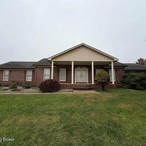 💗 LOCATION,LOCATION,LOCATION 💗

💕Your Valentine 💘 is gonna love ❤️ this GREAT Wellington home 🏡! Lets go take a look at 116 Windsor Ave located in the sought after Wellington neighborhood of historic Bardstown near ALL the amenities of the downt