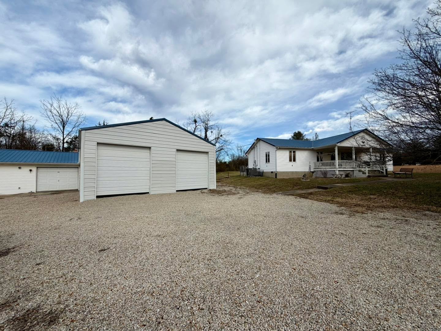 🏡💕🏡Don't miss your chance to own this GREAT property at 6486 Cedar Grove Rd in Shepherdsville, Ky offered by Bailey Mashburn of Area One Realty!🏡💕🏡

Home 🏡 offers: 
🏡Large covered front porch 
💕two-bedroom 🛌 
🏡two bath 🛁 
💕vinyl sided ra