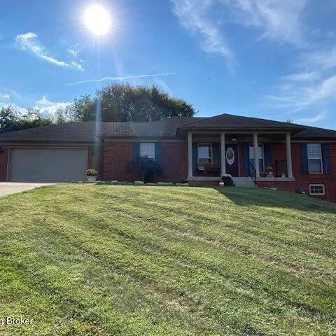 🏡💥Don&rsquo;t miss your chance to own 105 Springhill Drive located in Historic Bardstown, Ky offered by Mike &amp; Kathy Ballard of Area One Realty 🏡💥

This Lovely home 🏡 offers:
🏡3 Bedrooms 🛌 
💥3 Baths🛁 
🏡2 car attached garage 🚙 
💥Finish