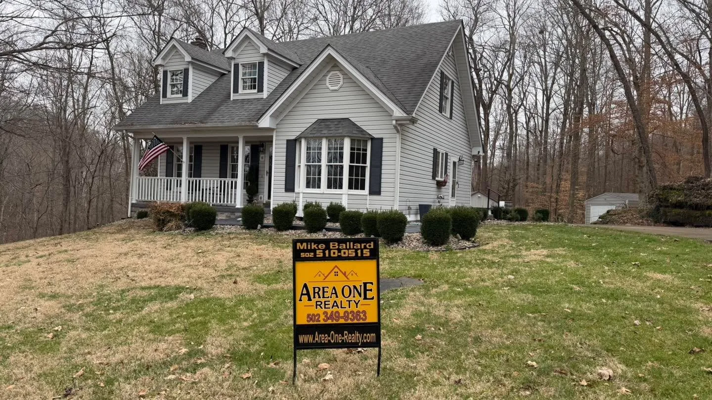 💥NEW LISTING💥NEW LISTING💥 

🌷🏡Are you looking for acreage close to town? Area One Realty has a GREAT NEW LISTING in historic Bardstown,Ky located at 3456 Bennett&rsquo;s Lane offered by Mike &amp; Kathy Ballard. 🏡🌷

🏡🌷Wonderful three bedroom