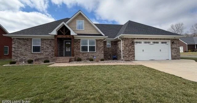 ☀️ 🌷It&rsquo;s a beautiful, sunny ☀️ day in historic Bardstown &mdash; the perfect reminder that there&rsquo;s no better place to call home🏡 ☀️🏡 Whether you&rsquo;re strolling through downtown, enjoying the charm of our local shops, or taking in t