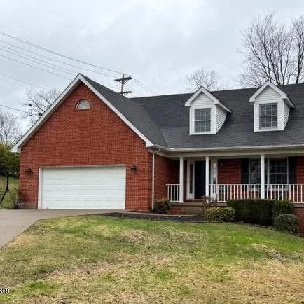 🍀 Let&rsquo;s go take a look 👀 at Area One Realty&rsquo;s beautiful in town home 🏡 located at 111 N Salem Drive in historic Bardstown, Ky! 🏡 offered by Mike &amp; Kathy Ballard🍀

This lovely  home 🏡 offers:
🍀3 Bedrooms 🛌 
🏡3.5 Baths 🛀 
🍀fi