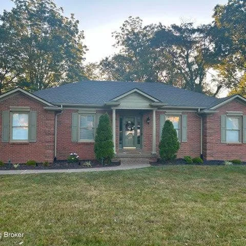 🍀🏡Let&rsquo;s make today your lucky 🍀 day with this beautiful home 🏡 with excellent in town location located at 217 Edgewood Drive located in the heart of historic Bardstown, Ky offered by Mike &amp; Kathy Ballard of Area One Realty🏡🍀

This LOV