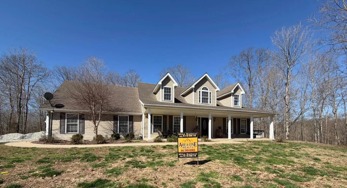 💥NEW LISTING💥 NEW LISTING💥 

🌷🏡Area One Realty has a GREAT NEW LISTING at 1645 Clarktown Road located in the small town community of New Haven, Ky offered by Mike &amp; Kathy Ballard🏡🌷

🏡🌷Serene country atmosphere awaits you with this spacio