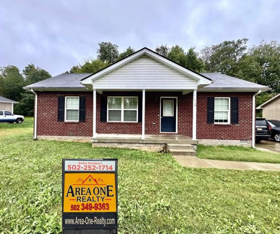 🍀💥NEW LISTING🍀NEW LISTING💥🍀

🍀Area One Realty has a GREAT NEW LISTING at 119 McGowan Avenue in historic Bardstown, Ky offered by Bailey Mashburn🍀

🍀Comfortable three bedroom two bath brick ranch with 1118 sq ft of living space, open concept f