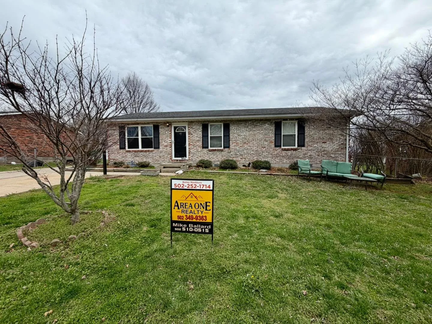 💥NEW LISTING💥NEW LISTING💥 

🌷🏡 First Time homebuyers take notice! Area One Realty has a GREAT NEW LISTING at 69 Jefferson Avenue located in historic Bardstown, Ky offered by Mike Ballard &amp; Bailey Mashburn🏡🌷

🏡🌷Comfortable three bedroom o