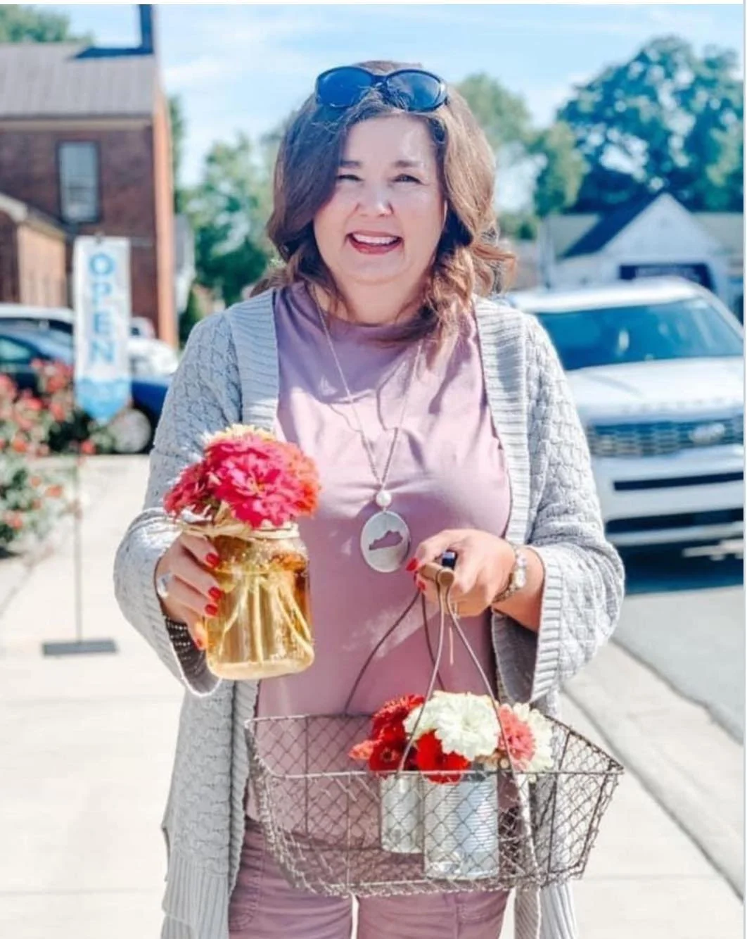 🌷🌸🐣Today is the 1st day of Spring. We welcome the birds chirping, the flowers  starting to bloom &amp; warmer weather coming our way! 🌷&amp; at Area One Realty we are excited for the arrival of Spring 🐣🌸🌷

We are excited &amp; ready to get the