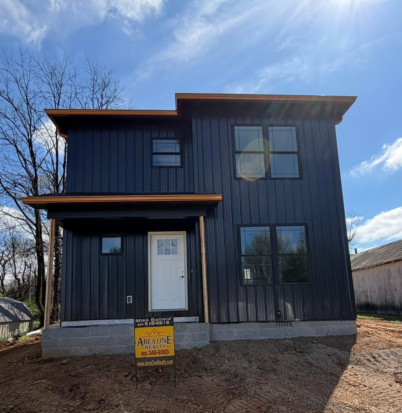 💥‼️NEW LISTING💥NEW LISTING‼️💥

Let&rsquo;s go take a look at this GREAT NEW home 🏡 at 115 State Street in historic Bardstown, Ky offered by Mike &amp; Kathy Ballard

🏡Brand NEW three Bedroom 1.5 Bath two story metal home 🏡with metal roof, hardw