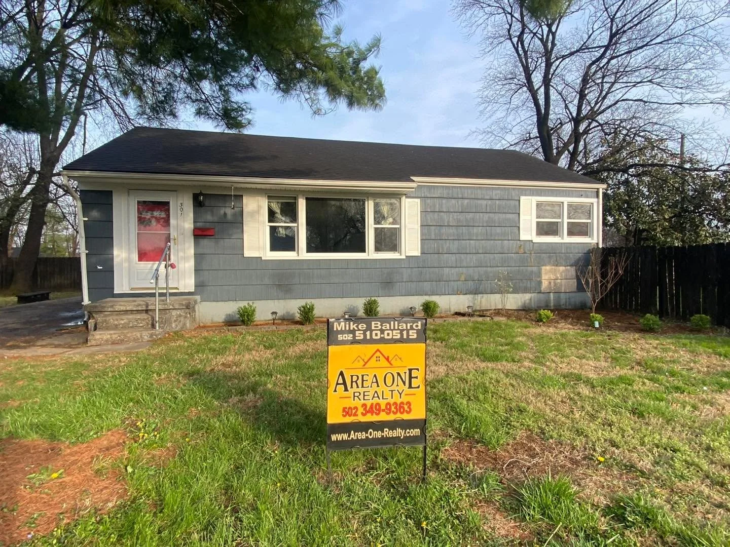 💥‼️NEW LISTING💥NEW LISTING‼️💥 

🌷🏡Don&rsquo;t miss your chance to own Area One Realty&rsquo;s Newest Listing at 301 S Center Street in historic Bardstown, Ky offered by Mike &amp; Kathy Ballard🏡🌷

🏡🌷Great First Time Homebuyer opportunity awa