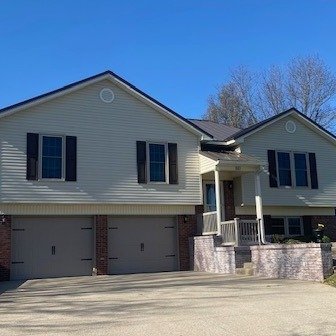 🌷This GREAT home 🏡 proves you can have your cake 🎂 &amp; eat it too!  This property has it ALL! Comfort, space, location &amp; acreage! Don&rsquo;t miss your chance to own 843 Hobbs Lane  in Cox&rsquo;s Creek, Ky offered by Mike &amp; Kathy Ballar