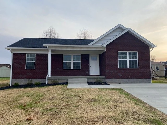🌸🏡🌸Let&rsquo;s go take a look 👀 at this wonderful newly constructed &amp; quality built home 🏡 located at 100 Clear Springs Drive located in the Woodlawn area of historic Bardstown, Ky offered by Mike &amp; Kathy Ballard of Area One Realty!🌸🏡?