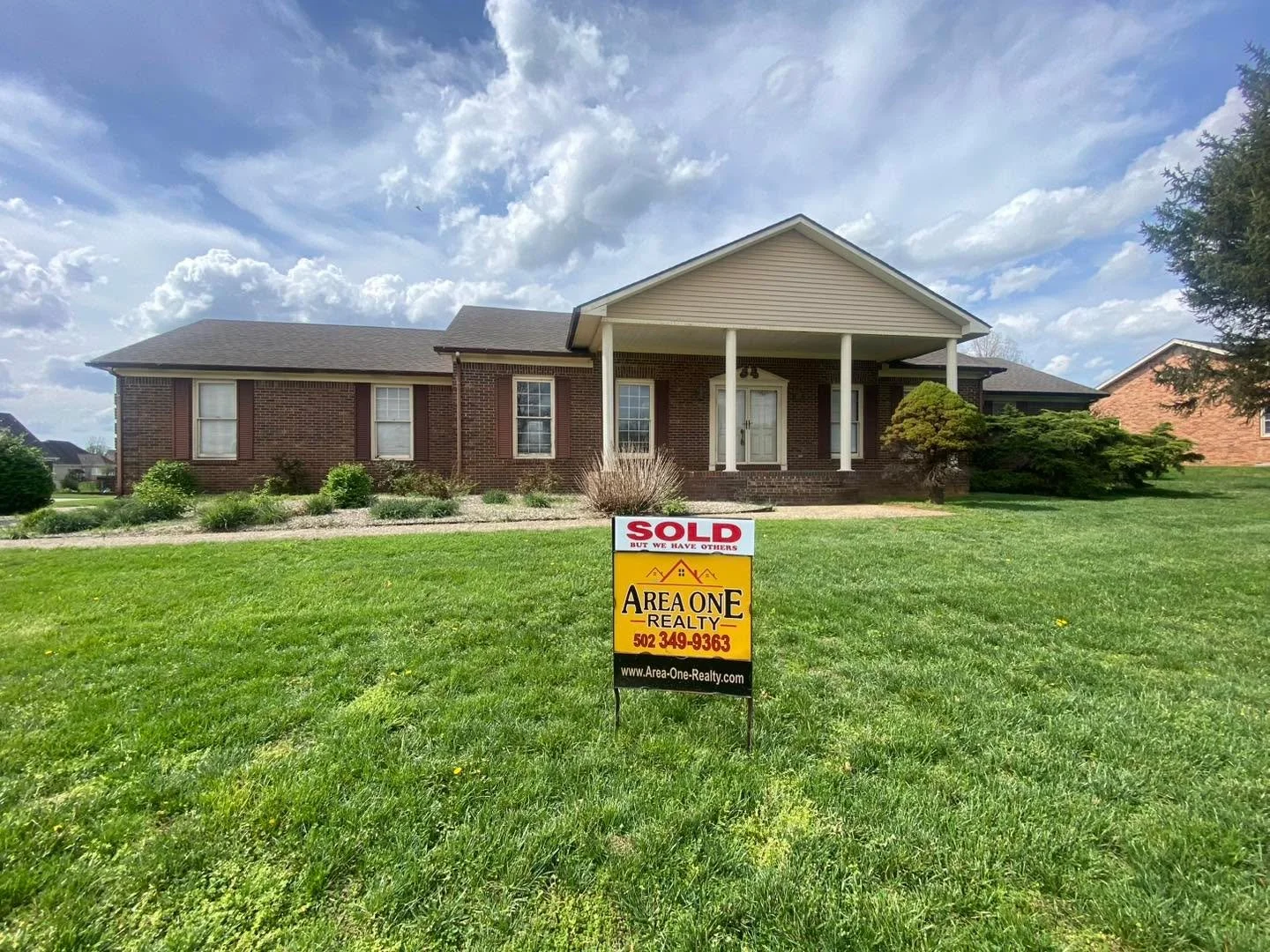 🌸🌺🌸Another Wonderful Bardstown, Ky home 🏡  At 116 Windsor Avenue SOLD by Mike &amp; Kathy Ballard of Area One Realty🌸🌺🌸

🌸🌺Thank you to our wonderful Seller for choosing Area One Realty to assist you in getting your property SOLD🌸🌺

NOW! i