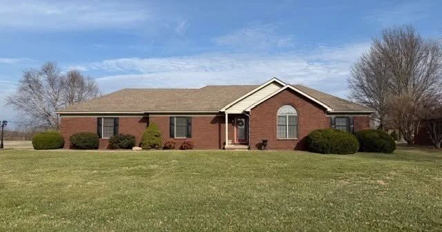 ☔⛈April showers🌂 bring May flowers 💐&mdash;so don&rsquo;t let a little rain🌧 stop you from making a big move! Spring is one of the best times to list your home 🏠, and buyers are already out searching for their perfect match. With Area One Realty 