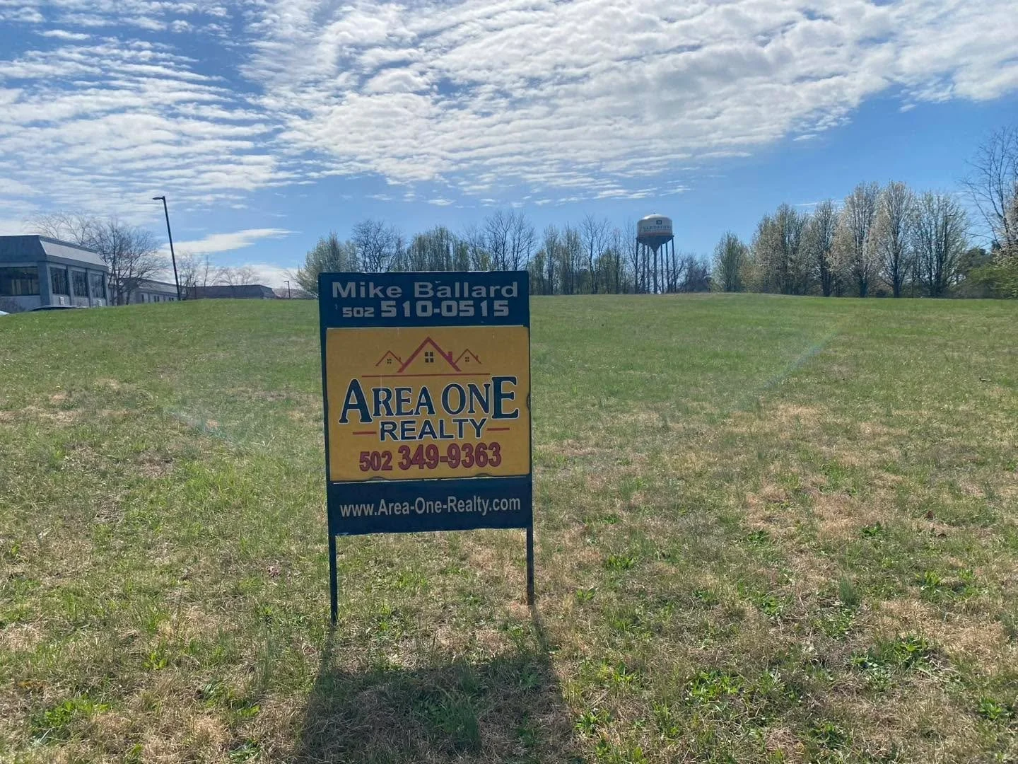 💥COMMERCIAL💥COMMERCIAL💥Let&rsquo;s go take a look at this Great commercial opportunity in the Bourbon Capital of the world, historic Bardstown Ky .  This premium 1.35 acre commercial lot has 154 ft of road frontage zoned P1 &amp; is conveniently l