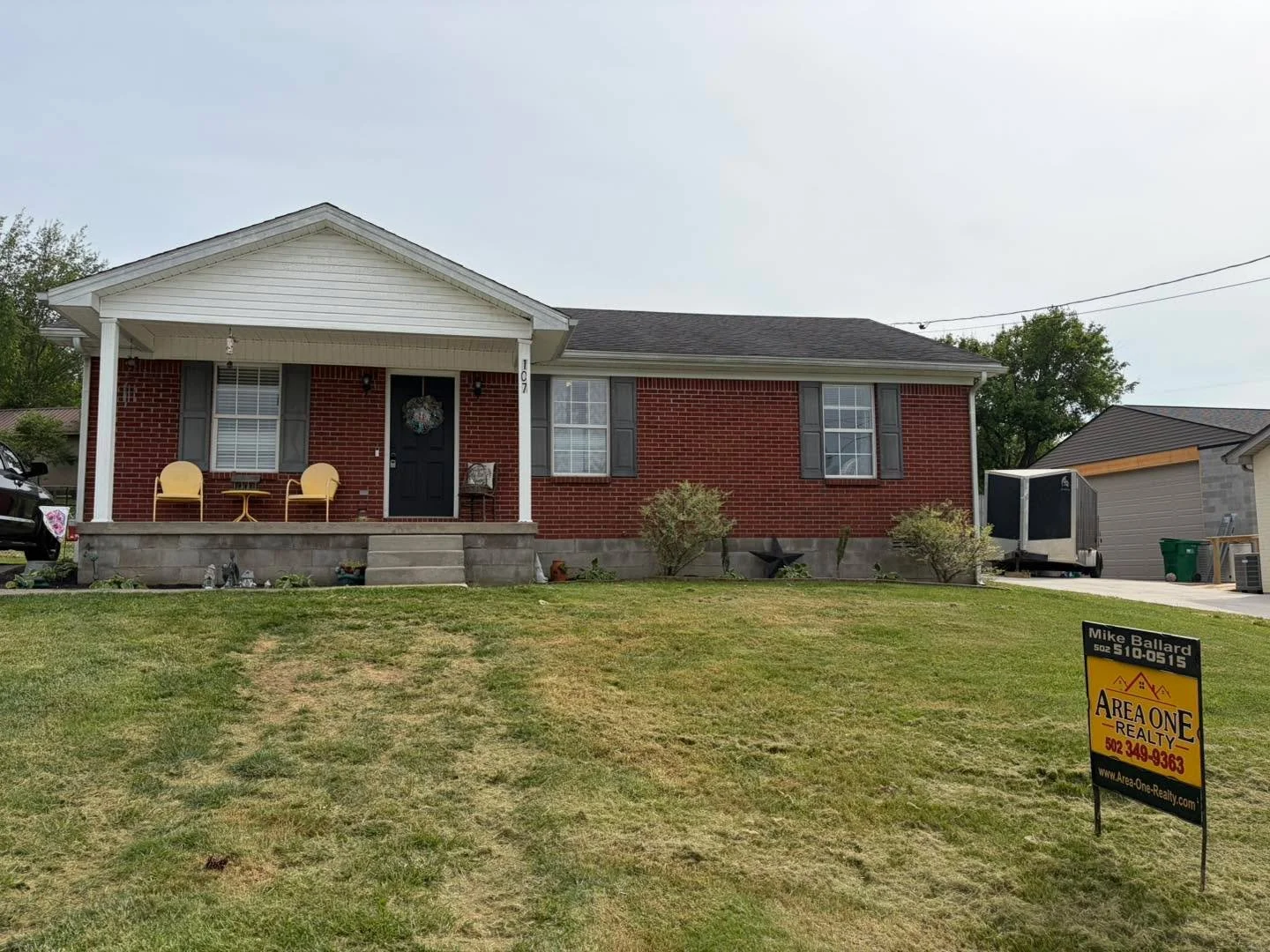 🌺🏡🌸Let&rsquo;s go take a look 👀  at Area One Realty&rsquo;s Newest Listing at 107 Watts Ct. located in historic Bardstown, Ky offered by Mike &amp; Kathy Ballard🌸🏡🌺

🌸🏡🌺 Comfortable three bedroom two bath brick ranch style home 🏡 with cove