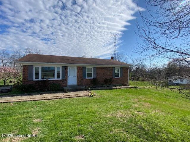 🏡🌷Let&rsquo;s take a look 3765 Holy Cross Rd located in the serene country atmosphere of the small town community of Loretto, Ky in Nelson county offered by Mike &amp; Kathy Ballard of Area One Realty🌷🏡

This Great home in the country offers:
🏡 
