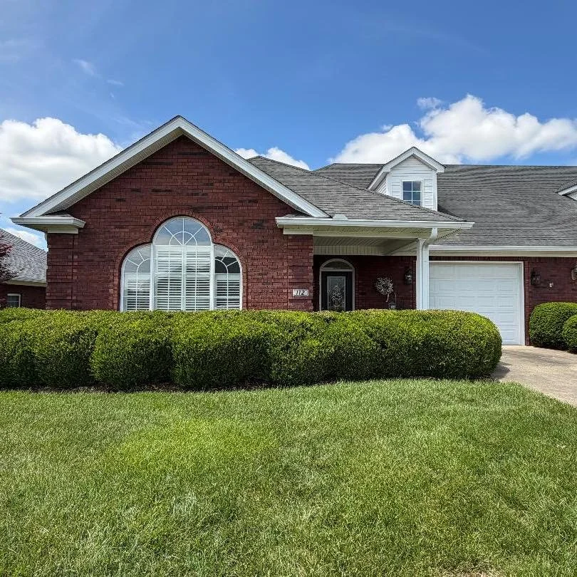 💐🌷Discover the great spring collection of homes 🏡 now available with Area One Realty! From cozy starter homes 🏡 to spacious family properties and beautiful countryside retreats, spring is bringing fresh opportunities for buyers ready to make a mo