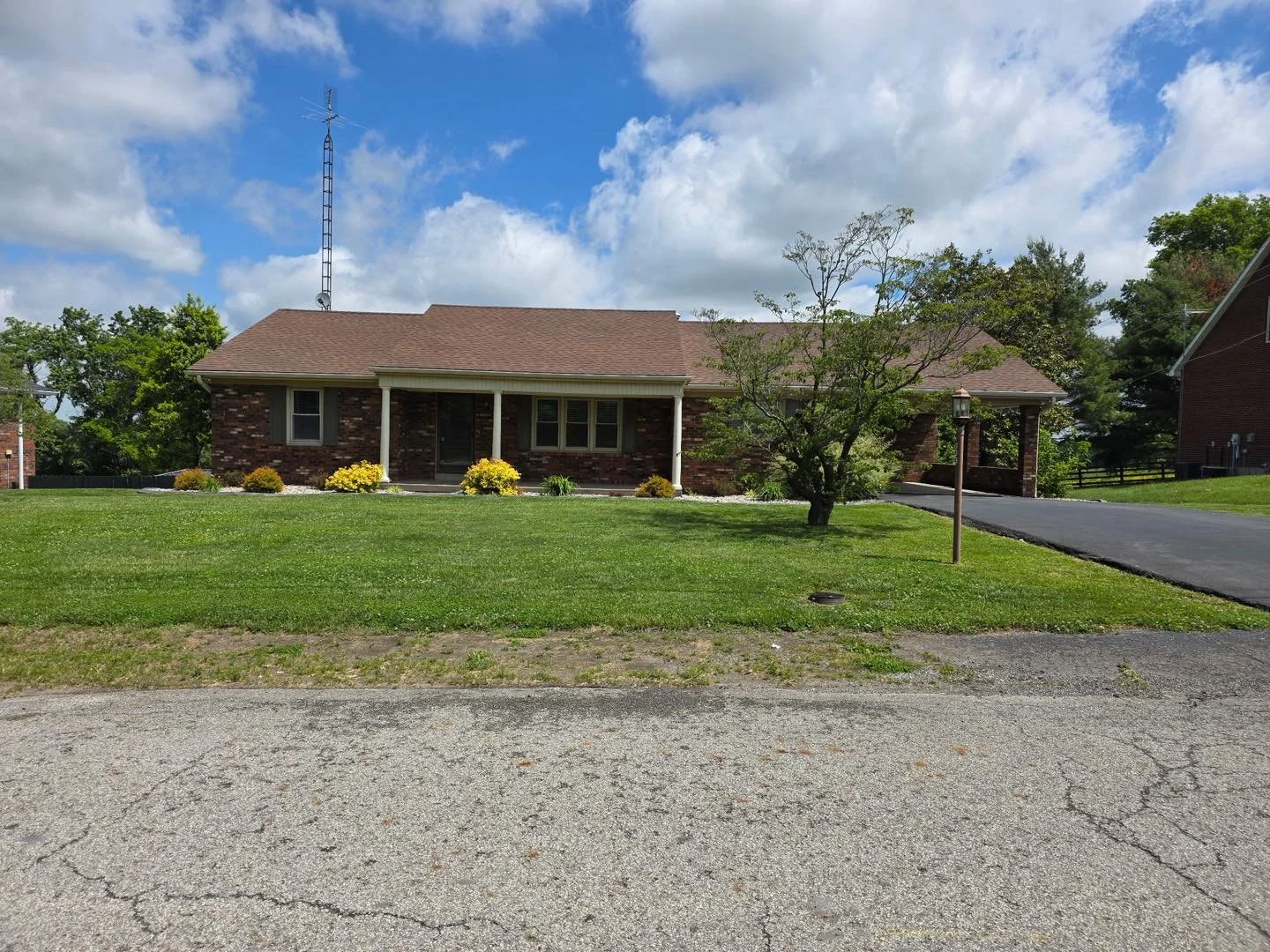 CUTE AS CAN BE and ready for new owners 🤗
309 E Grundy Ave
Springfield KY

Located in the heart of Springfield, this move-in ready, well-maintained brick ranch offers the perfect combination of charm, updates, and versatile living space! Featuring 4