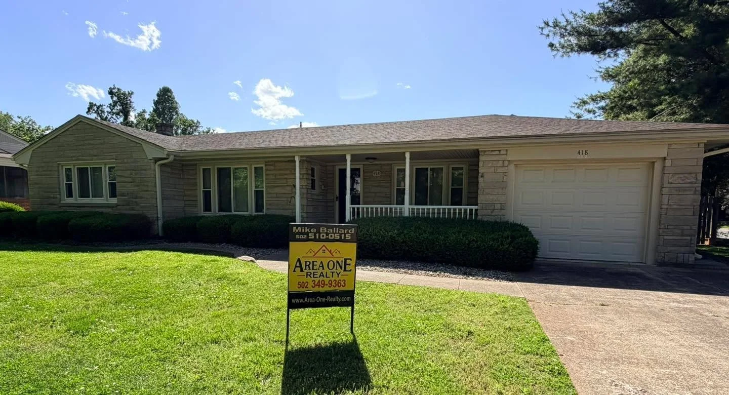 💥NEW LISTING💥NEW LISTING💥 

🌸 🏡Great in town location awaits you with Area One Realty&rsquo;s Newest Listing at 418 N 2nd Street in historic Bardstown, Ky. Offered by Mike &amp; aKathy Ballard. Spacious &amp; comfortable 3 Bedroom 1.5 Bath stone