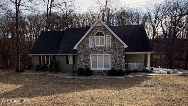 🌺 🌸Let&rsquo;s go take a look 👀 at this beautiful Bardstown home 🏡 at 3124 Yorkshire Drive located in the Camelot neighborhood off Old Nazareth Rd &amp; conveniently located near town. Serene  wooded setting with an abundance of wildlife awaits y