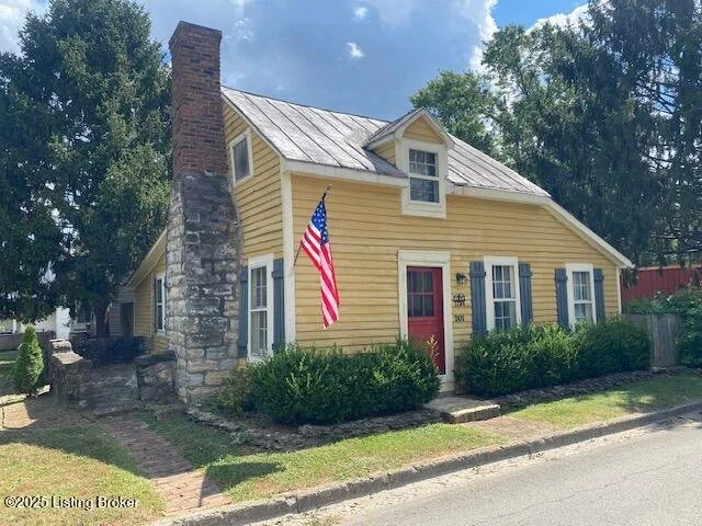 Hello, 🌼June!🌼 A new month brings new opportunities, and that includes finding a place to call home.🏠 Area One Realty currently has a variety of homes🏠 on the market, each offering its own unique features and appeal. From quiet neighborhoods🏘 to