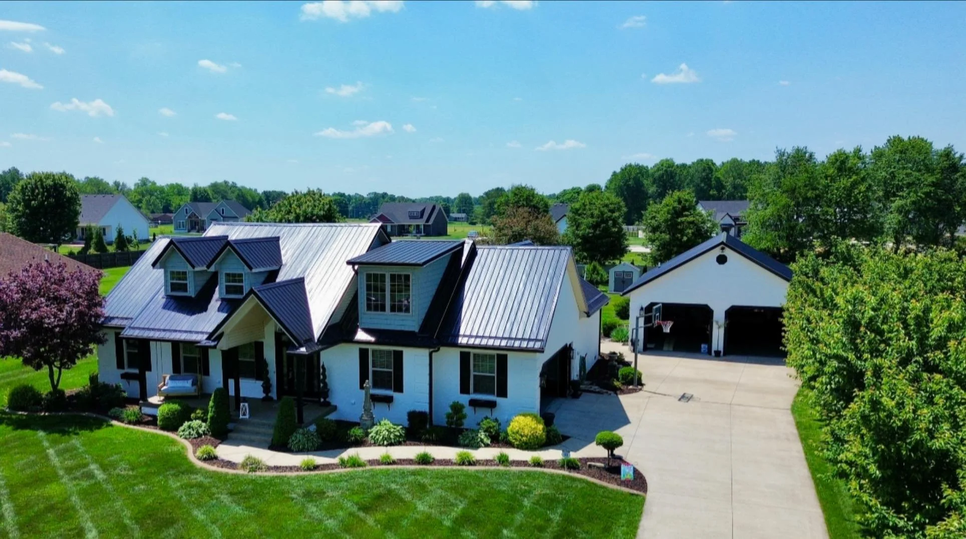 ✨🏠Do not miss your opportunity to own this great home located at 📍1011 Pembrooke Dr, Bardstown, KY offered by Bailey Mashburn of Area One Realty!🏠

👉5 Bedroom 🛏️ 
👉3.5 Bathroom 🛁 
👉Over 2,900 sqft of remodeled living space
🏊Expansive back ya