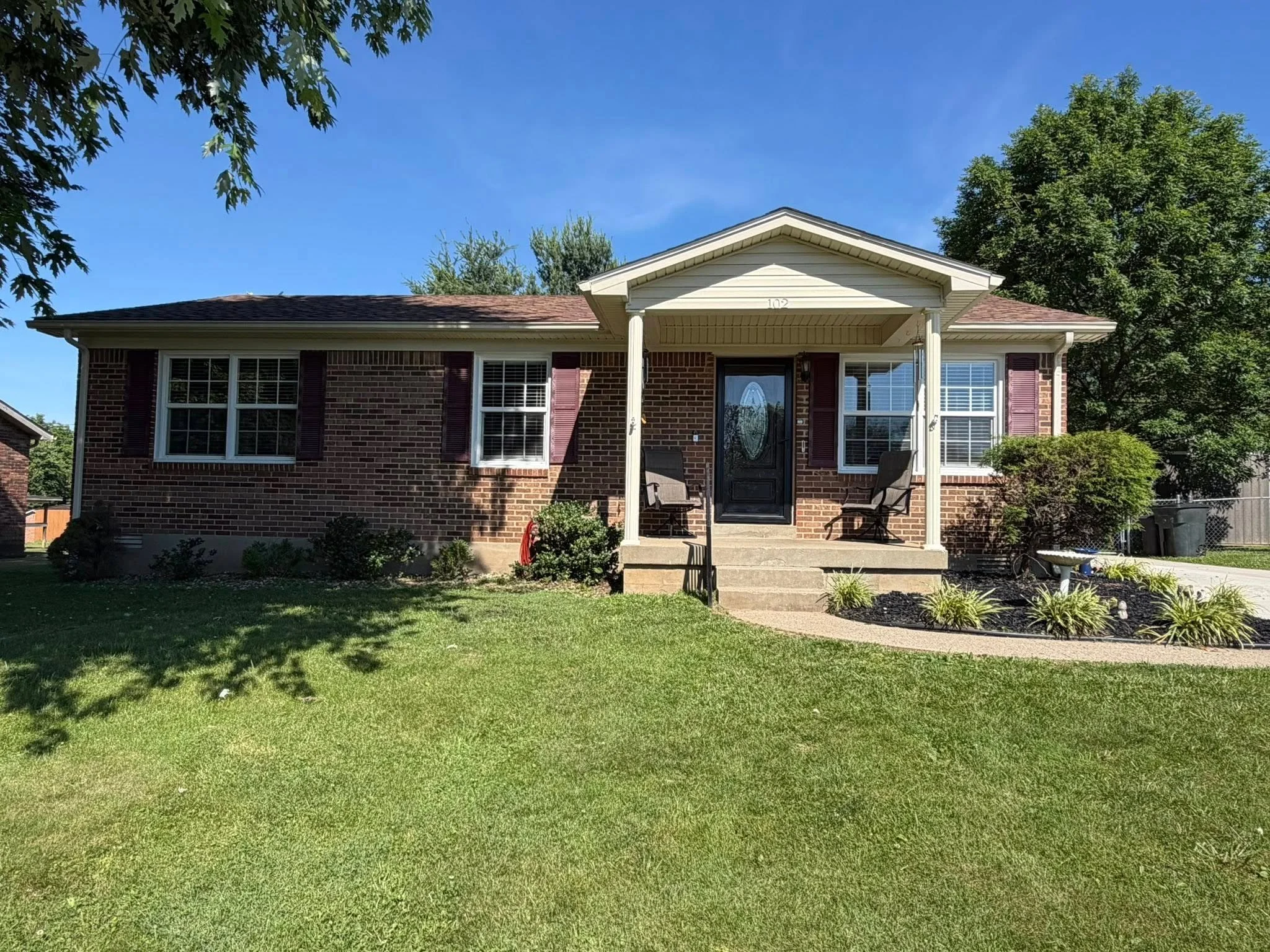🚨💥NEW LISTING💥🚨
Let&rsquo;s take a look at 📍102 Cypress Street, Bardstown, KY, offered by Mike and Kathy Ballard of Area One Realty.

This home features:
🏡 3 Bedrooms
🔑 Tiled bathroom with walk in shower
🏡 1066 sq ft of living space
🔑 Painte