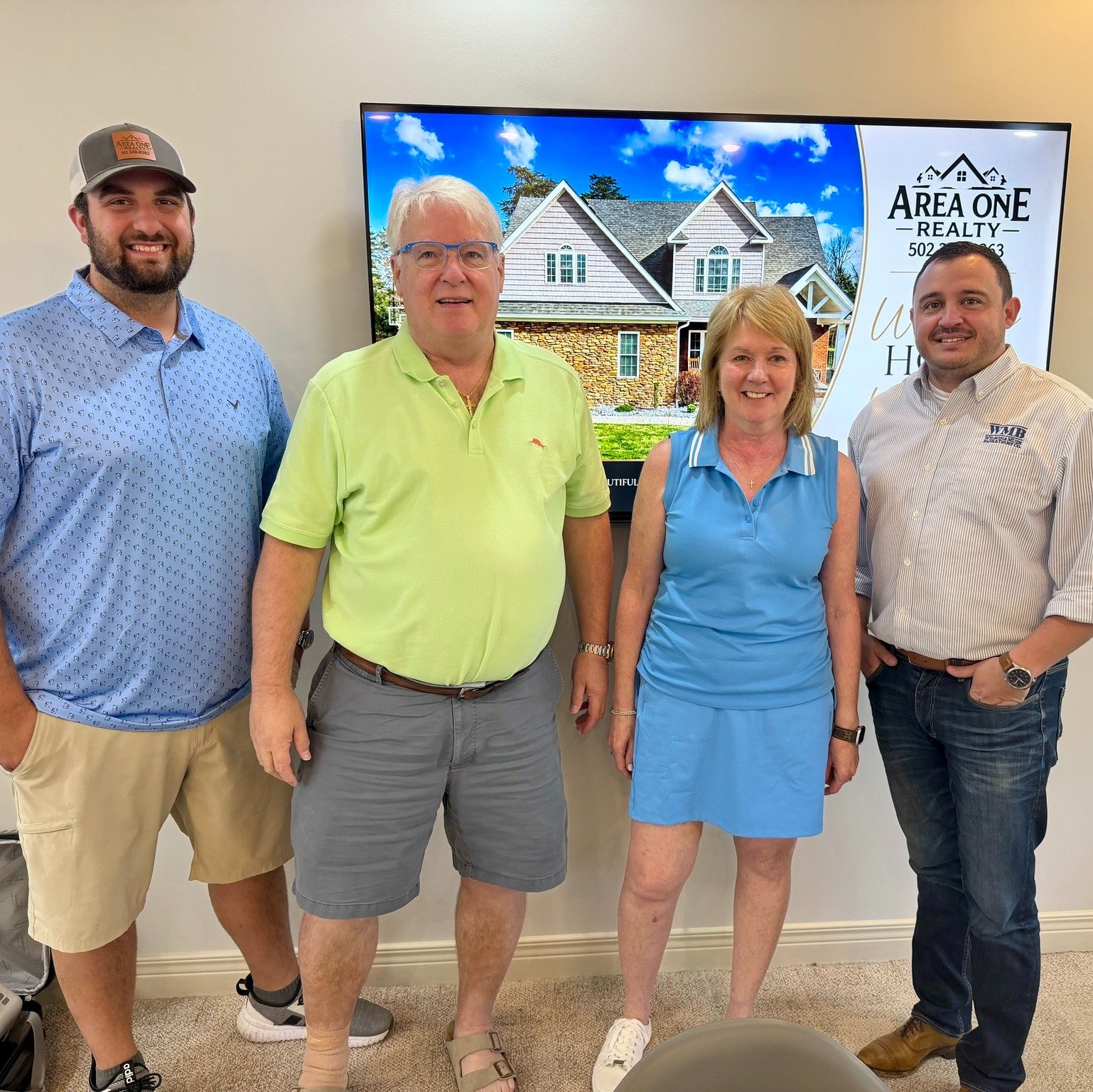 🔑A big congratulations to The Wyant family on the purchase of their beautiful new home in Bardstown! 🏡

Thank you for placing your trust in Bailey Mashburn of Area One Realty throughout your home buying journey! It was an absolute pleasure to help 