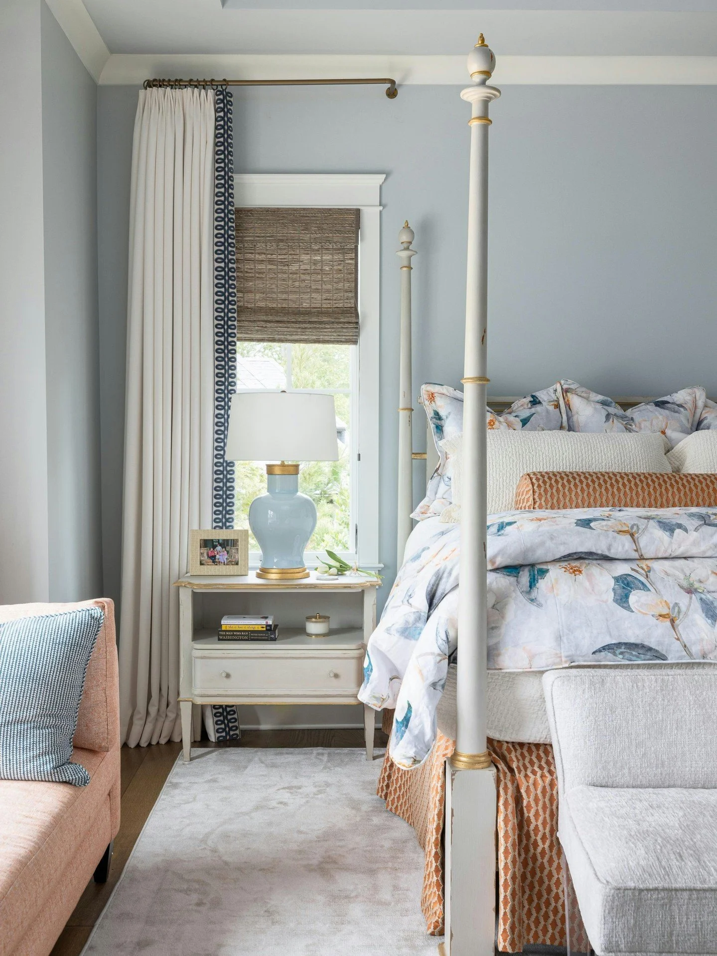 Dreaming of Sunday afternoon naps at the lake. 🤍💤 

Photographer: @ellis_creek_photography

#InteriorDesign #LuxuryDesign #BedroomDesign #CoastalBedroom #DesignInspiration #DreamHome #CarolineBrackettDesign