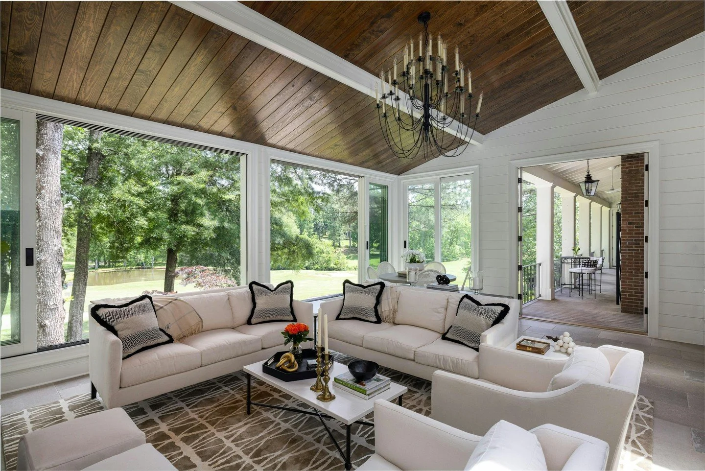 Holding onto the last bits of summer with a space that allows you to bring the outdoors inside. ☀️ 🍃 

#LuxuryDesign #InteriorDesign #DiningRoomDesign #NaturalLight #DesignInspiration #DreamHome #CarolineBrackettDesign