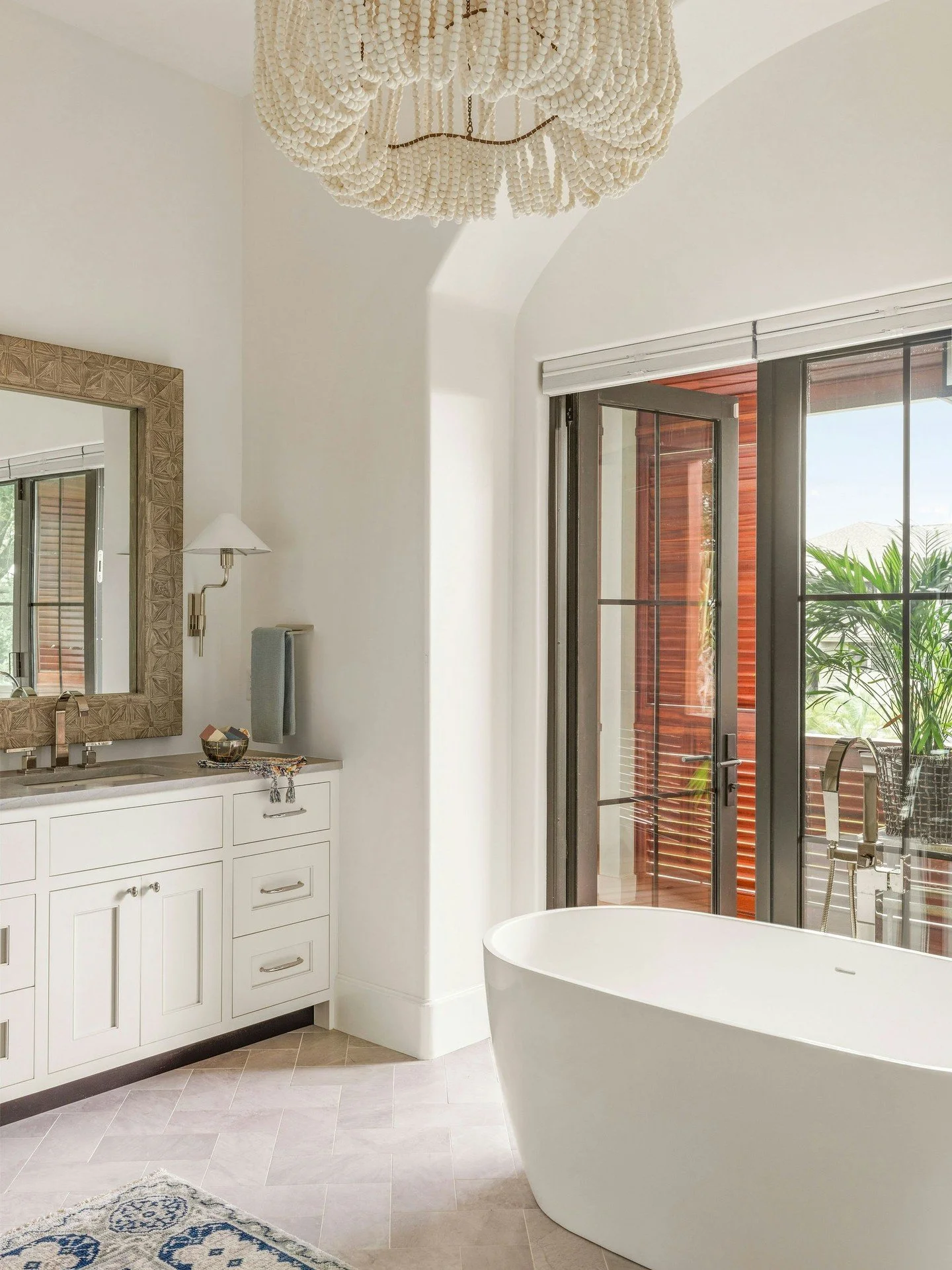Morning light, a warm soak, and a moment to breathe. Perfection. 🤍🌴

Architecture: @herlongarchitects
Builder: @phillip_smith_contractor
Photographer: @julialynnphotography

#InteriorDesign #LuxuryDesign #BathroomDesign #BeachHouseBathroom #DesignI