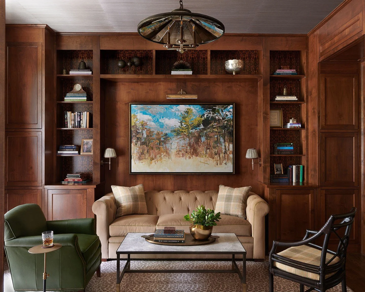 The art of displaying collections beautifully. These built-in shelves showcase books, ceramics, and personal treasures against rich wood grain, proving that storage can be both functional and stunning. 🤎

Architecture: @designelitesc
Builder: @everg