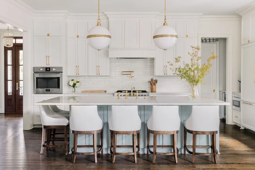 Three islands, three personalities. The beauty of a thoughtfully designed kitchen island? It brings people together. 🤍

#InteriorDesign #LuxuryDesign #KitchenDesign #WhiteKitchen #DesignInspiration #DreamHome #CarolineBrackettDesign