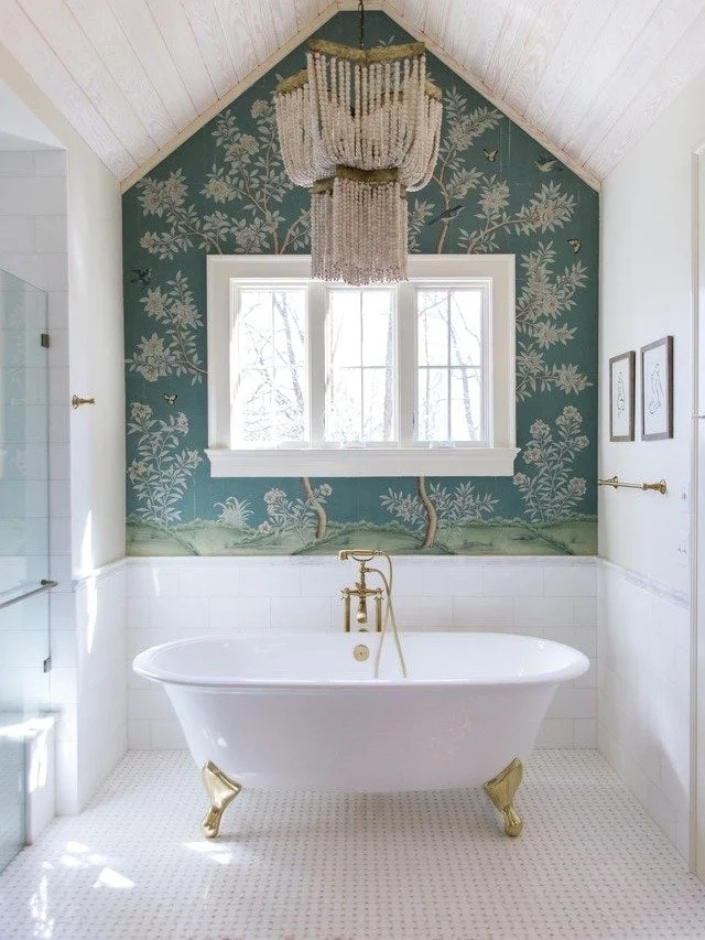 A clawfoot tub, beaded chandelier, and hand-painted @graciestudio chinoiserie wall covering create the perfect setting for an afternoon soak. 🛁

#LuxuryBathroom #InteriorDesignDetails #BathroomRetreat #SpaInspired #DesignInspiration #ADWorthy #Carol