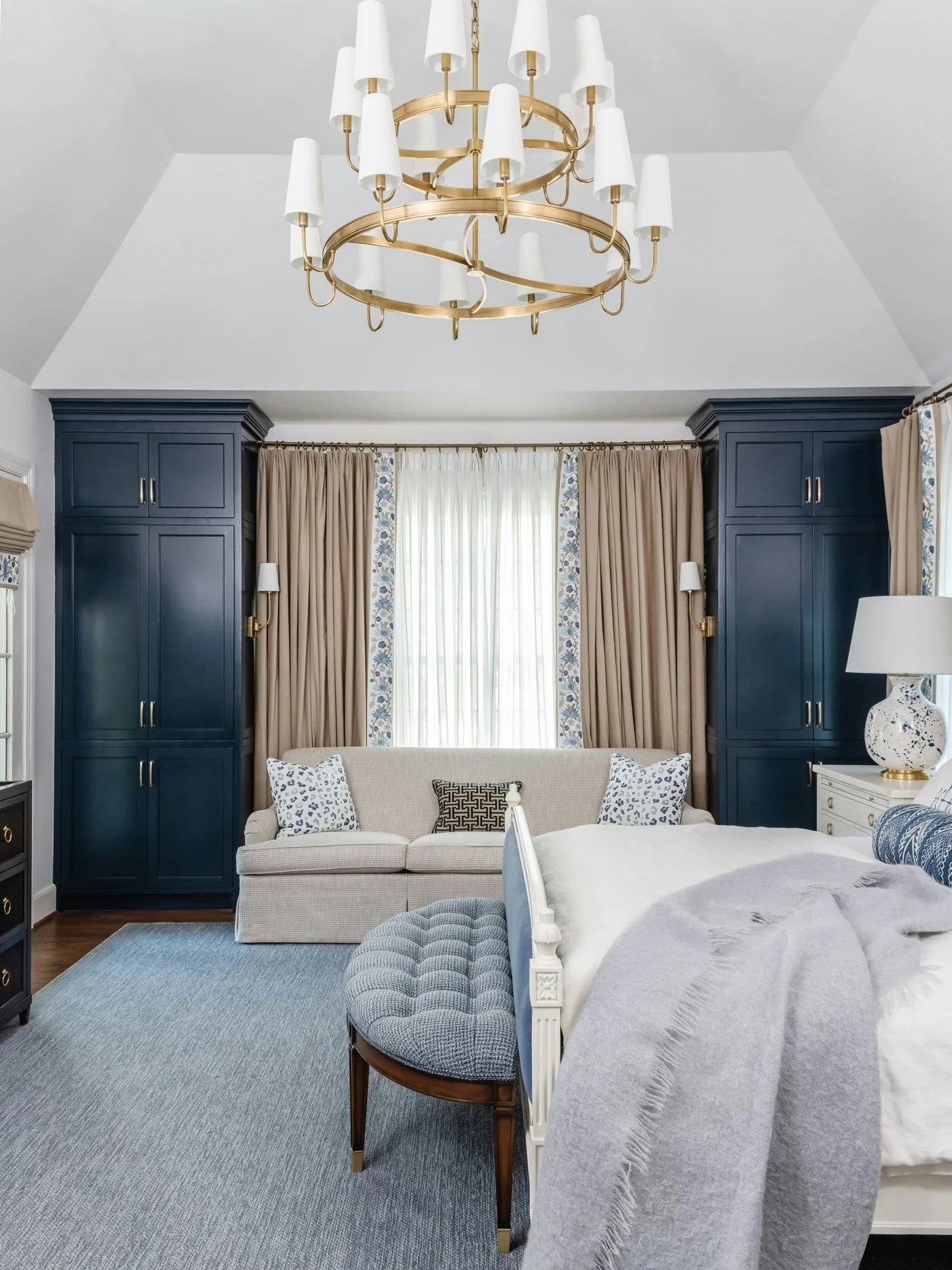 A bedroom that invites you to linger a little longer. ✨

#LuxuryBedrooms #InteriorDesign #BedroomDesign #BlueAndWhiteDecor #TimelessInteriors #DesignInspiration #CarolineBrackettDesign
