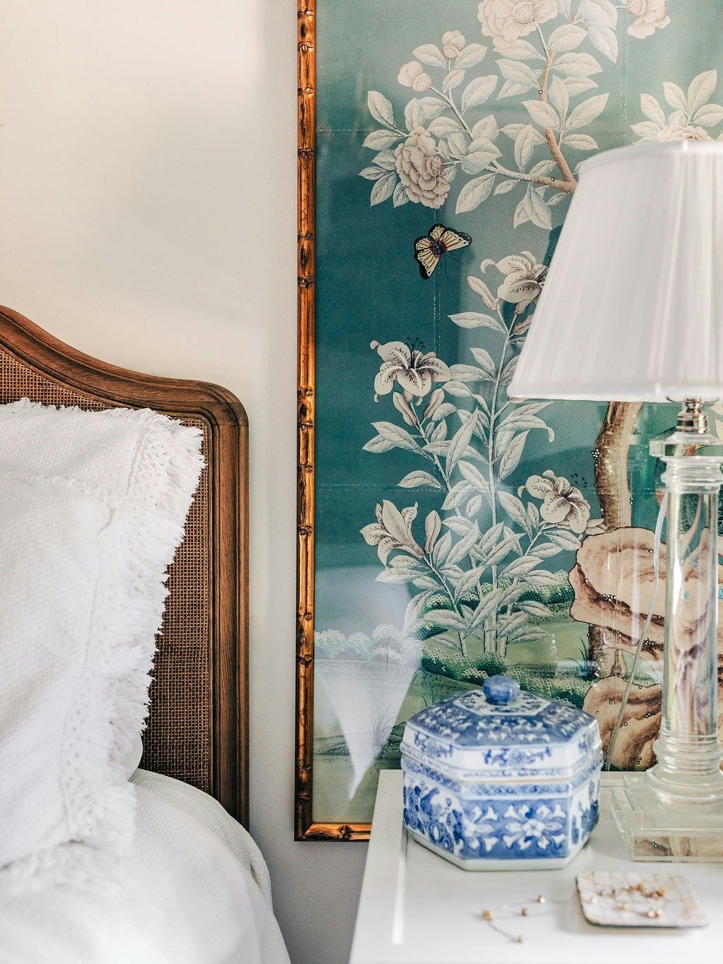 Quiet symmetry. Collected details. Pure harmony with intentional design. ✨

#InteriorDesign #LuxuryDesign #BedroomDesign #Chinoiserie  #DesignInspiration #HomeInspo #CarolineBrackettDesign