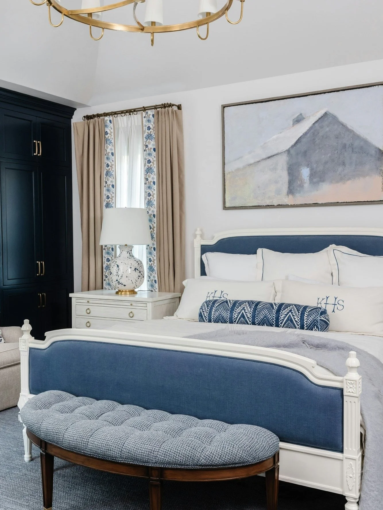 A bedroom that comes together in layers. From the overall space to the details that make it feel complete.

#LuxuryInteriors #BespokeDesign #BedroomDesign #SereneBedroom #DesignInspiration #TimelessElegance #CarolineBrackettDesign