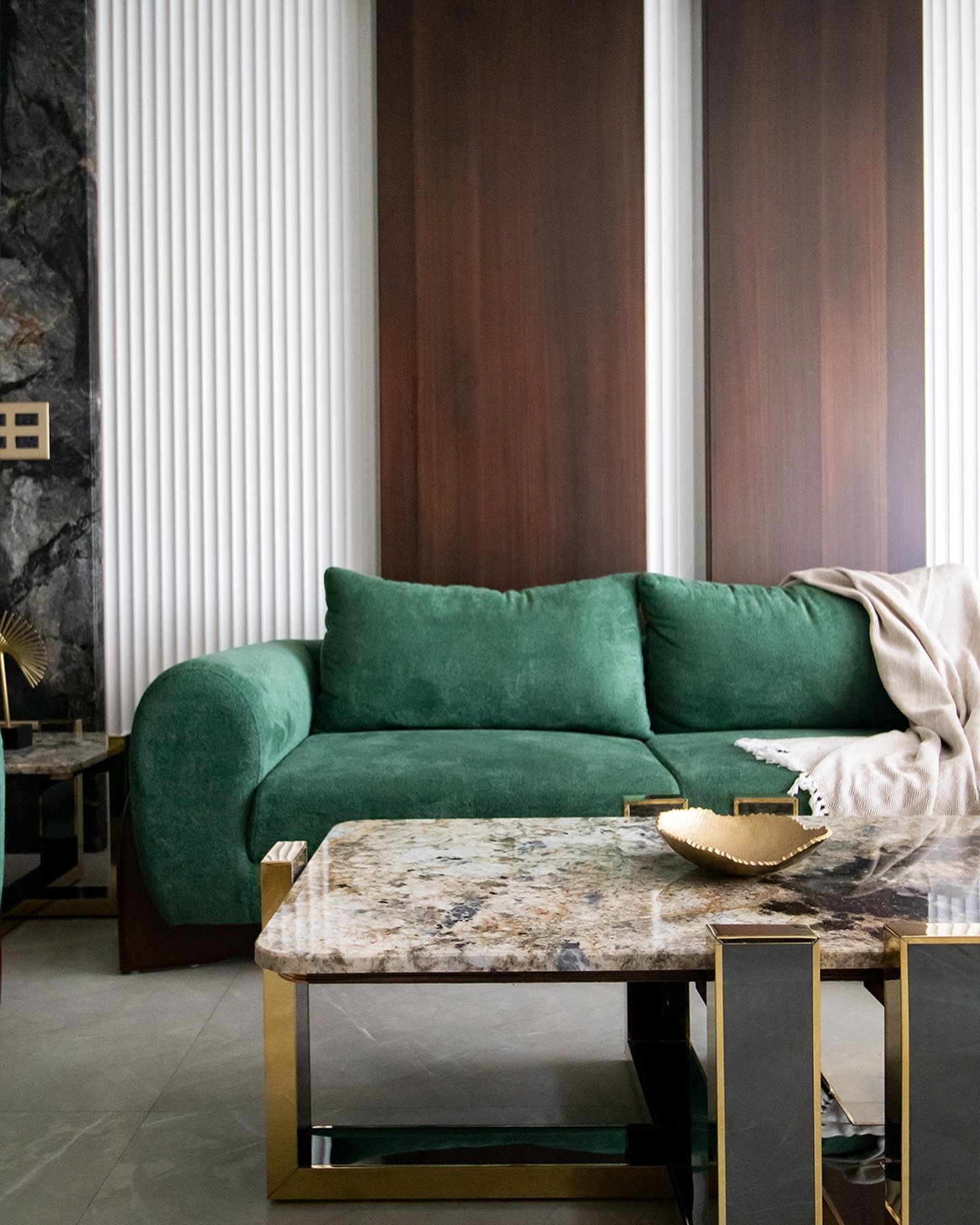 Another Living room we handed over &hellip; This room boasts 3 primary materials , the Black Lazuli marble, The Oak rift Veneer polished PuDuco and Cnc Scooped out Panels in the ceiling. 
.
#cloverhighlands #nibm #kharadi #pune #puneinteriors #puneci