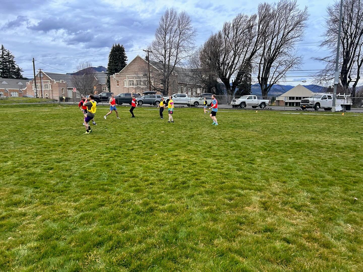 It’s a beautiful day for some rugby! The sun is out, the field is dry, come join us tonight (Tuesday) at the Marina Park at 6 pm for some fun touch rugby play 🏉 Hope to see you out there! ☀️