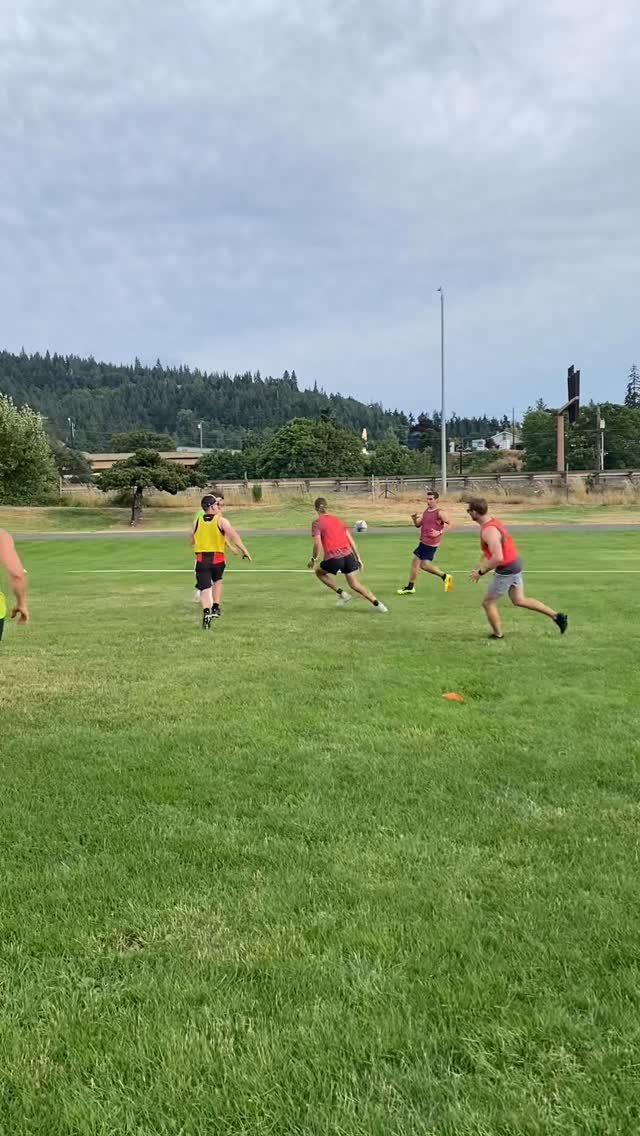 Pat shifting the field in the best way. #hoodriverhammers #hoodriver #columbiagorge #rugby #touchrugby #joenamath #goingdeep