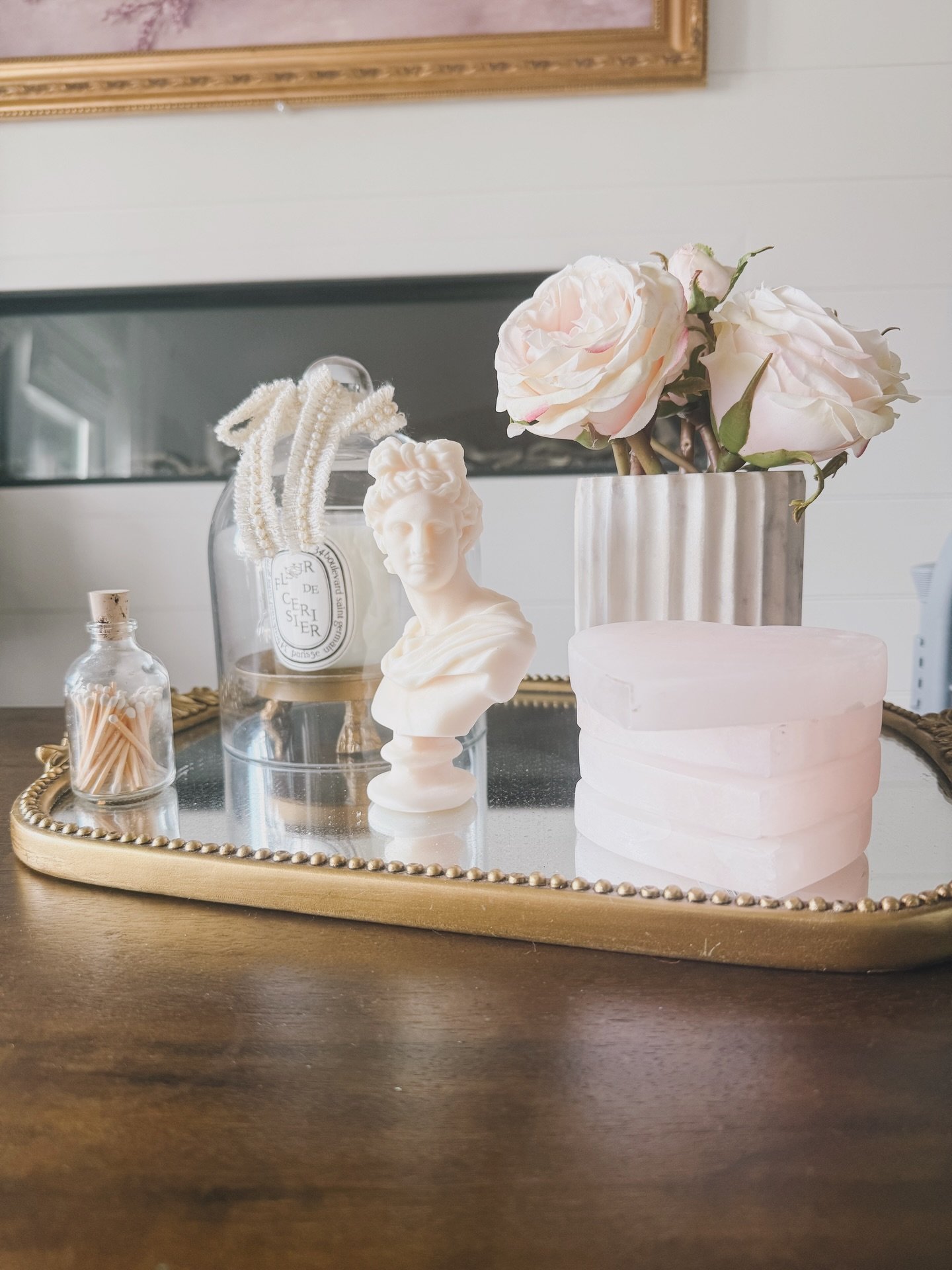 📷 Week 01/52 

Google tells me this is technically the first week of the year but it feels like next week should be, right? In any case: a house reset, classic Tenny side eye in a novel location, a new perfume to my collection that smells like sweet