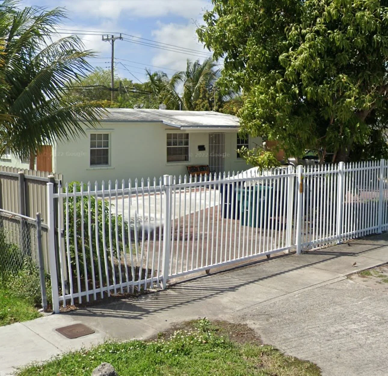 Miami, FL 33165

Price: $465,000

Bedrooms: 3
Baths: 2
Living: 1,907 SF
Lot: 7,950 SF
Notes: CBS house, needs complete rehab
.
.
.

#miamirealestate #southfloridarealestate #miami #broward #palmbeach #westpalmbeach #ftlauderdale #pembrokepines #kenda