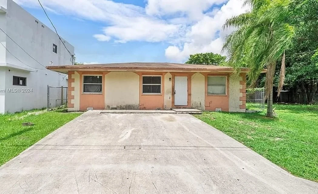 Miami, FL 33157

Price: $379,000

Bedrooms: 3
Baths: 2
Living: 1,110 SF
Lot: 3,500 SF
Notes: $480,000 ARV, good condition
.
.
.

#miamirealestate #southfloridarealestate #miami #broward #palmbeach #westpalmbeach #ftlauderdale #pembrokepines #kendall 