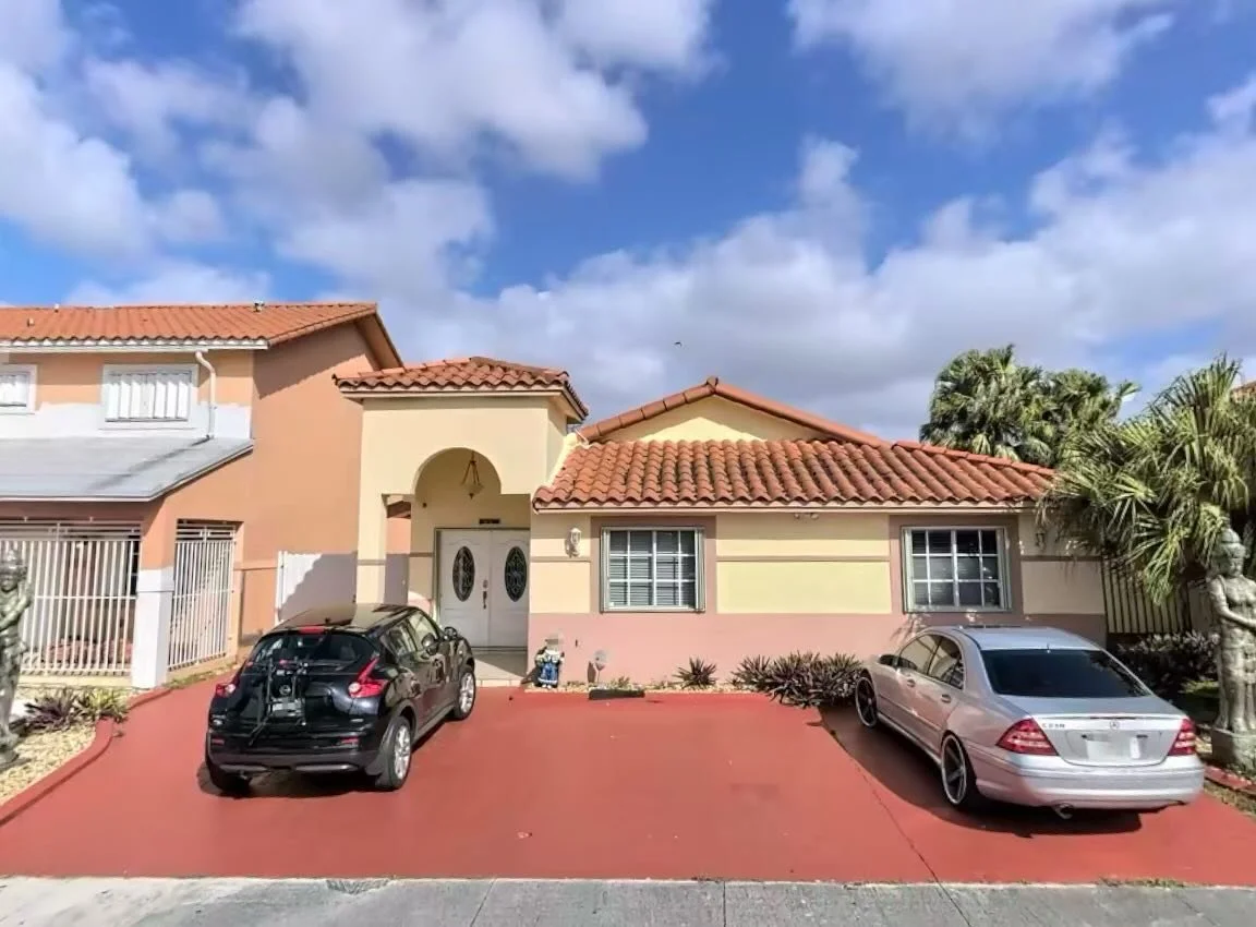 Miami Gardens, FL 33108

Price: $499,000

Bedrooms: 4
Baths: 2
Living: 2,012 SF
Lot: XXXX SF
Notes: CBS structure. Built in 1994. Needs updates.
.
.
.

#miamirealestate #southfloridarealestate #miami #broward #palmbeach #westpalmbeach #ftlauderdale #