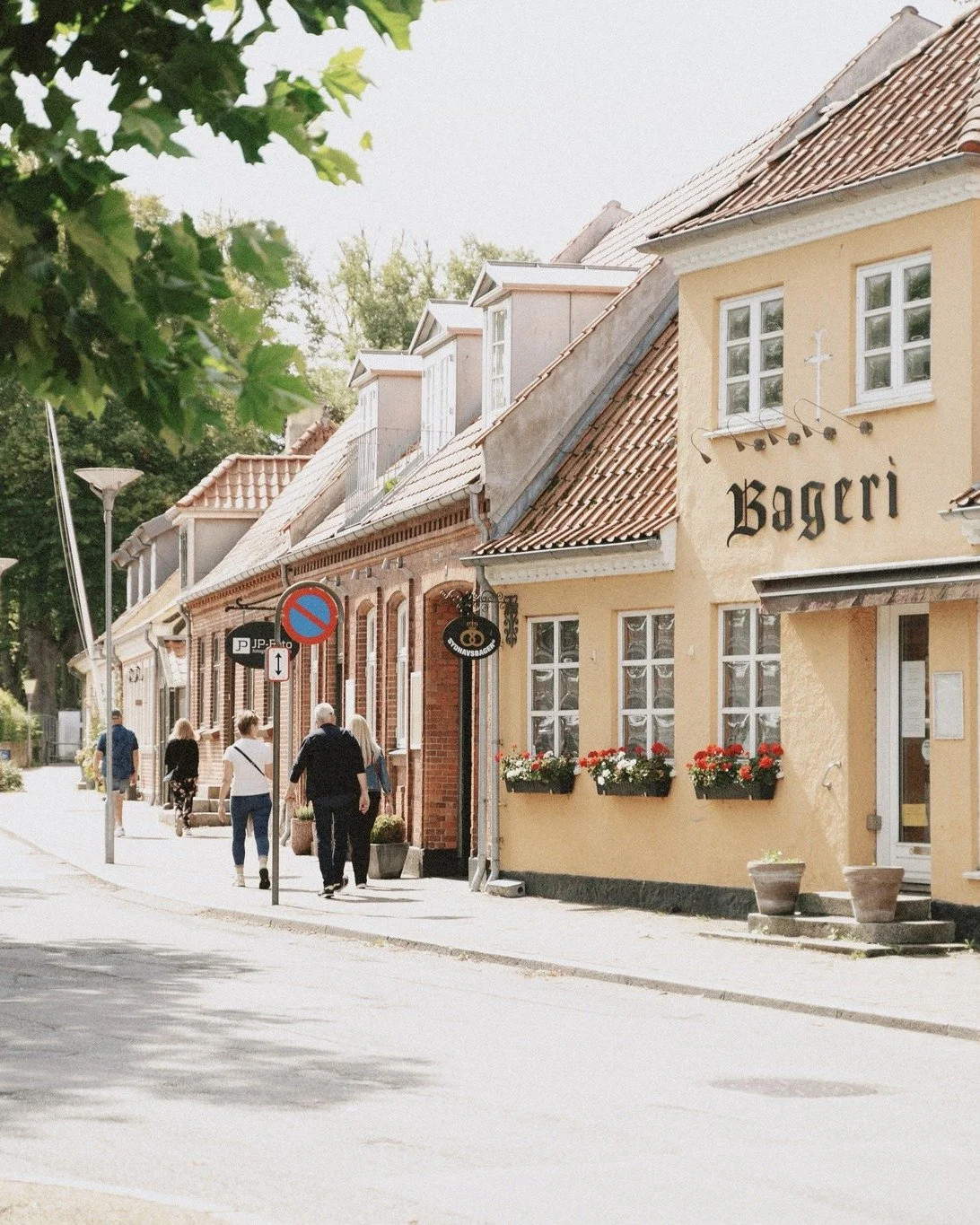 Agerup er det perfekte sted til bryllupper.

Her f&aring;r I natursk&oslash;nne omgivelser med marker, s&oslash; og skov &ndash; og samtidig er I kun f&aring; minutter fra b&aring;de by og motorvej.

Det f&oslash;les som et eventyr langt ude p&aring;