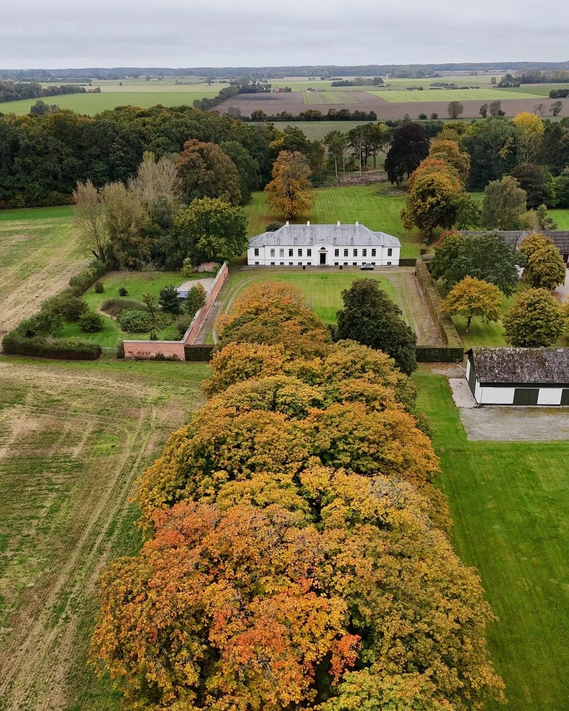 "En perfekt blanding af historie og moderne komfort"
- Sådan beskrev en international gruppe deres oplevelse efter et ophold her hos os på Agerup i september.

De havde booket hele godset til et arbejdsrelateret ophold og n&o